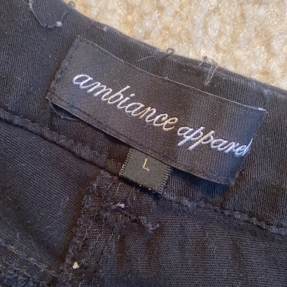 ⏰ Ambiance Apparel - Black Shorts - Picture 3 of 3